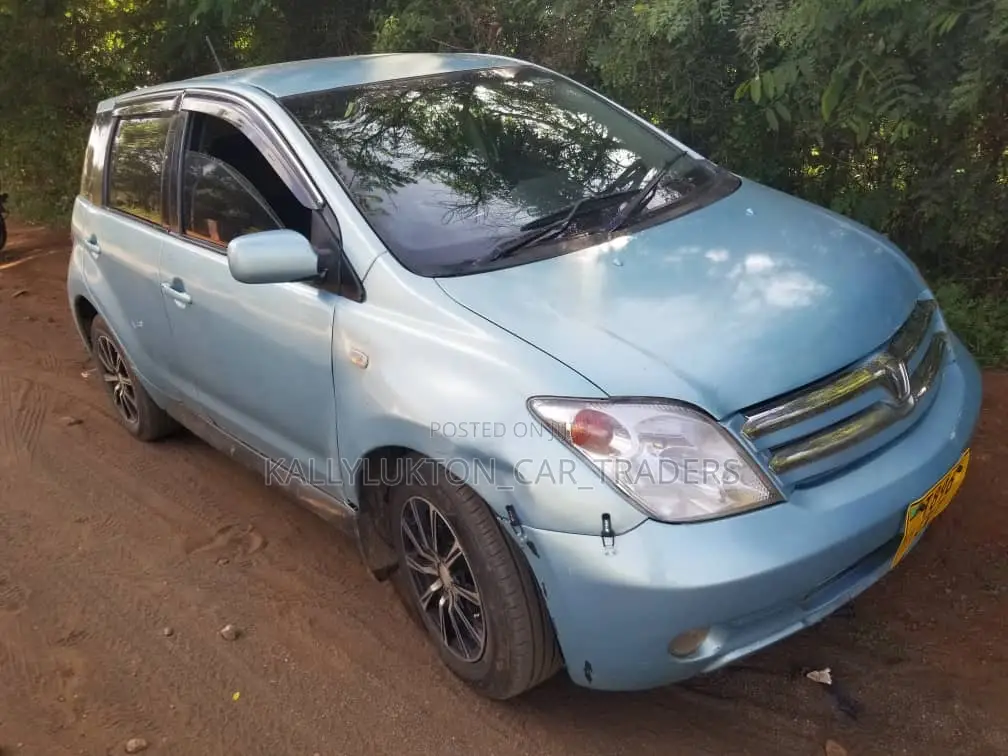 Toyota IST 2004 Blue