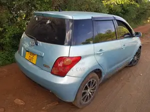 Toyota IST 2004 Blue