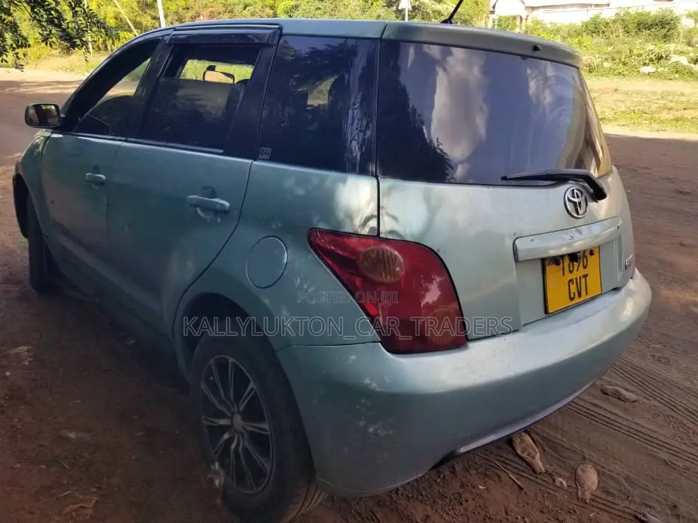 Toyota IST 2004 Blue
