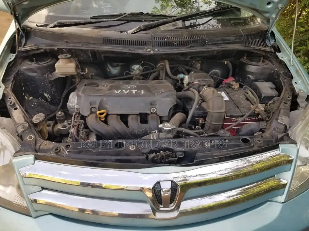 Toyota IST 2004 Blue