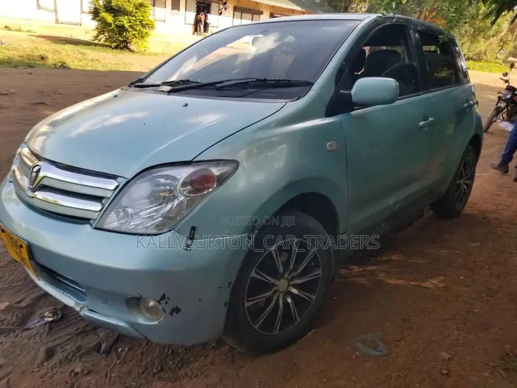 Toyota IST 2004 Blue