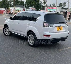 Mitsubishi Outlander ES 2010 White