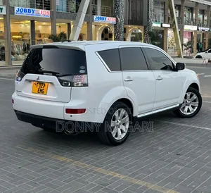 Mitsubishi Outlander ES 2010 White