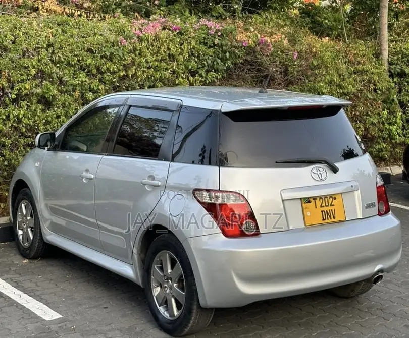 Toyota IST 2005 Silver