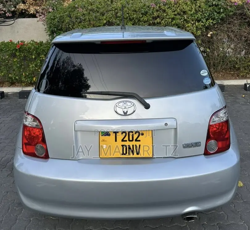 Toyota IST 2005 Silver