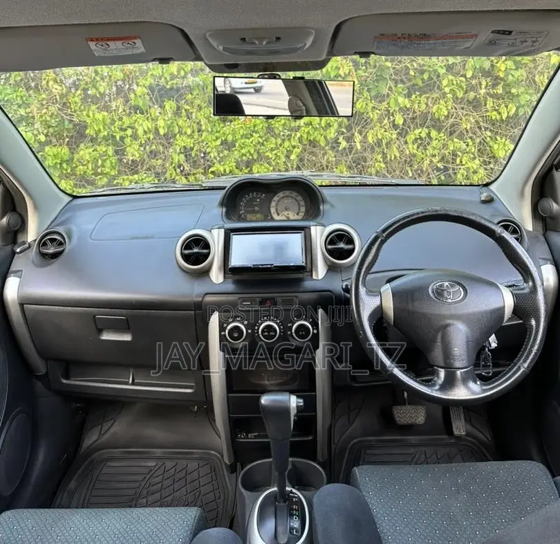 Toyota IST 2005 Silver