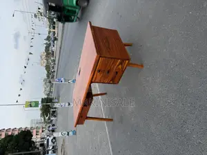 Office Table Nzuri Sana. Bei Poa