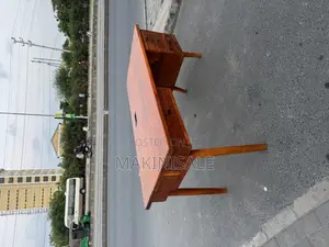 Office Table Nzuri Sana. Bei Poa