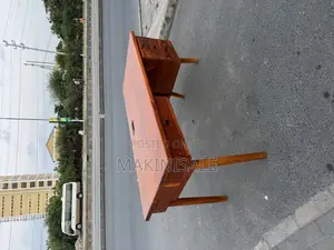 Office Table Nzuri Sana. Bei Poa