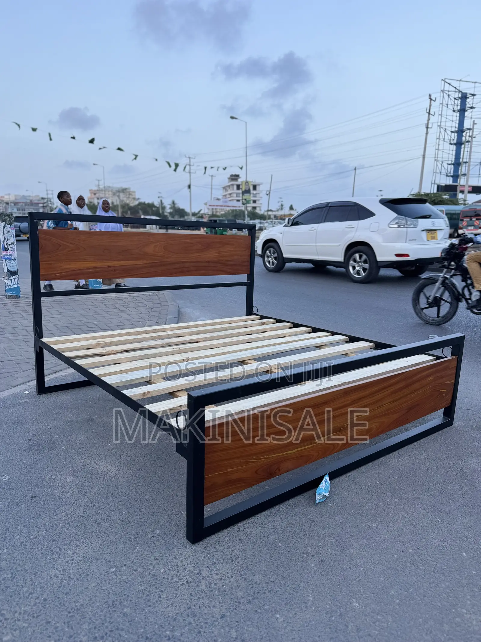 Kitanda Kizuri. Queen Size