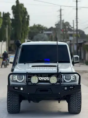 Toyota Land Cruiser 2016 White