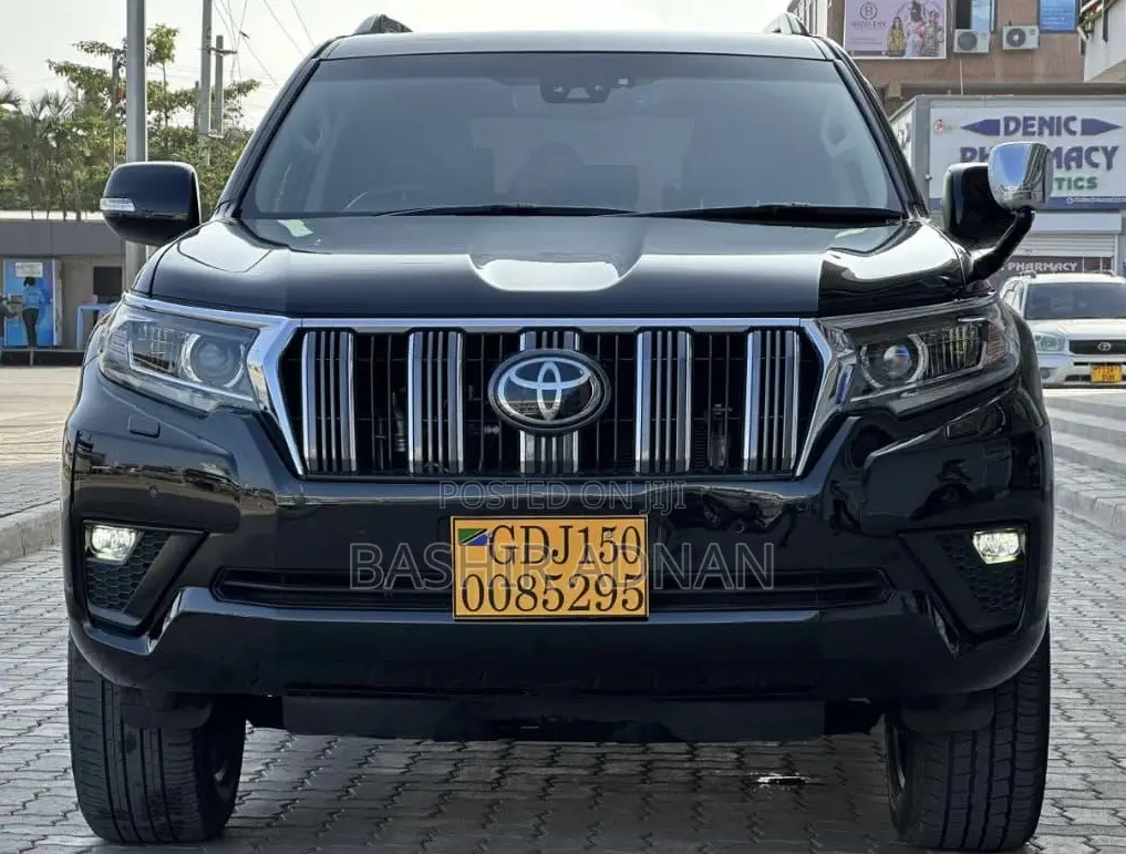 Toyota Land Cruiser Prado 2023 Black