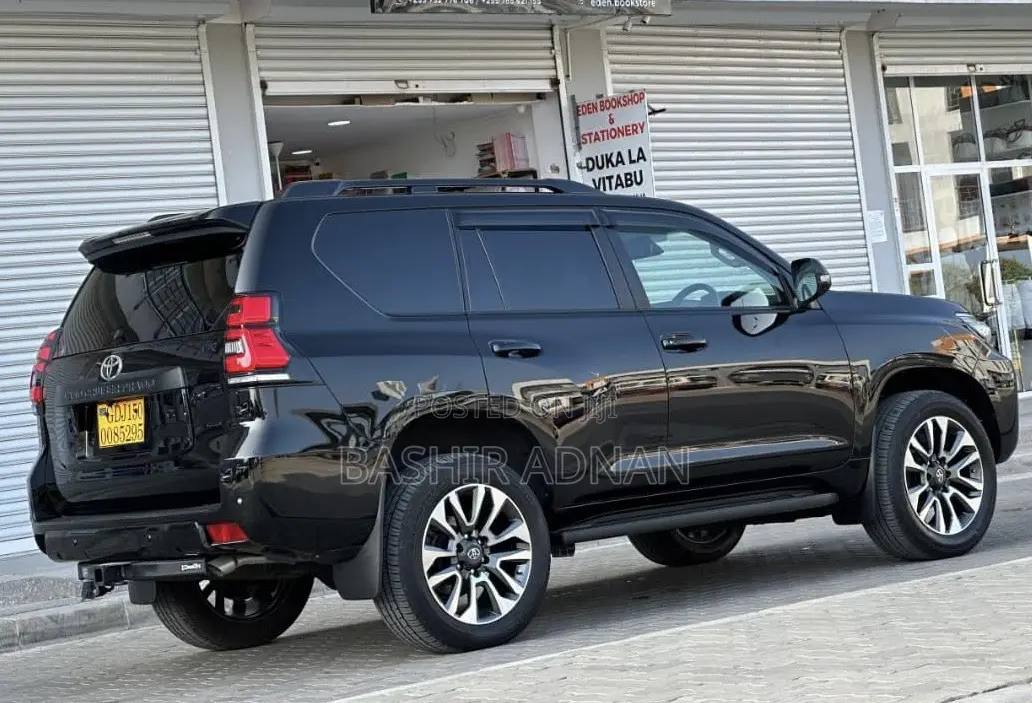 Toyota Land Cruiser Prado 2023 Black
