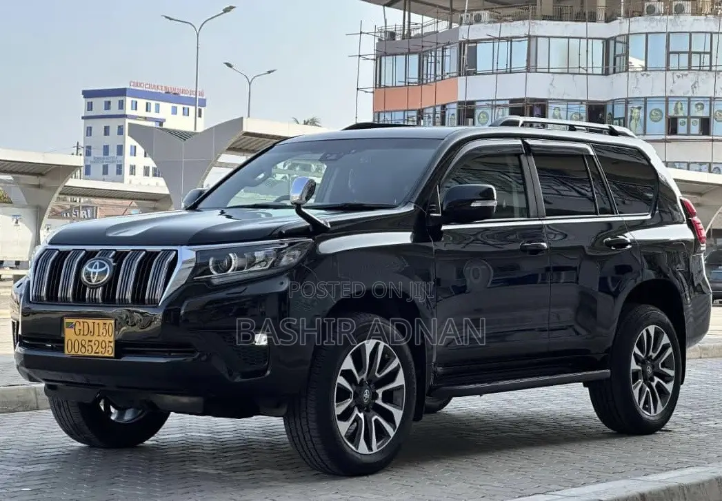 Toyota Land Cruiser Prado 2023 Black