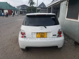 Toyota IST 2006 White