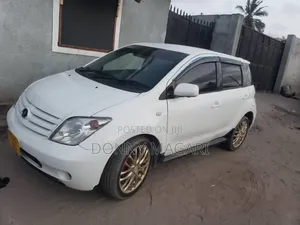 Toyota IST 2006 White