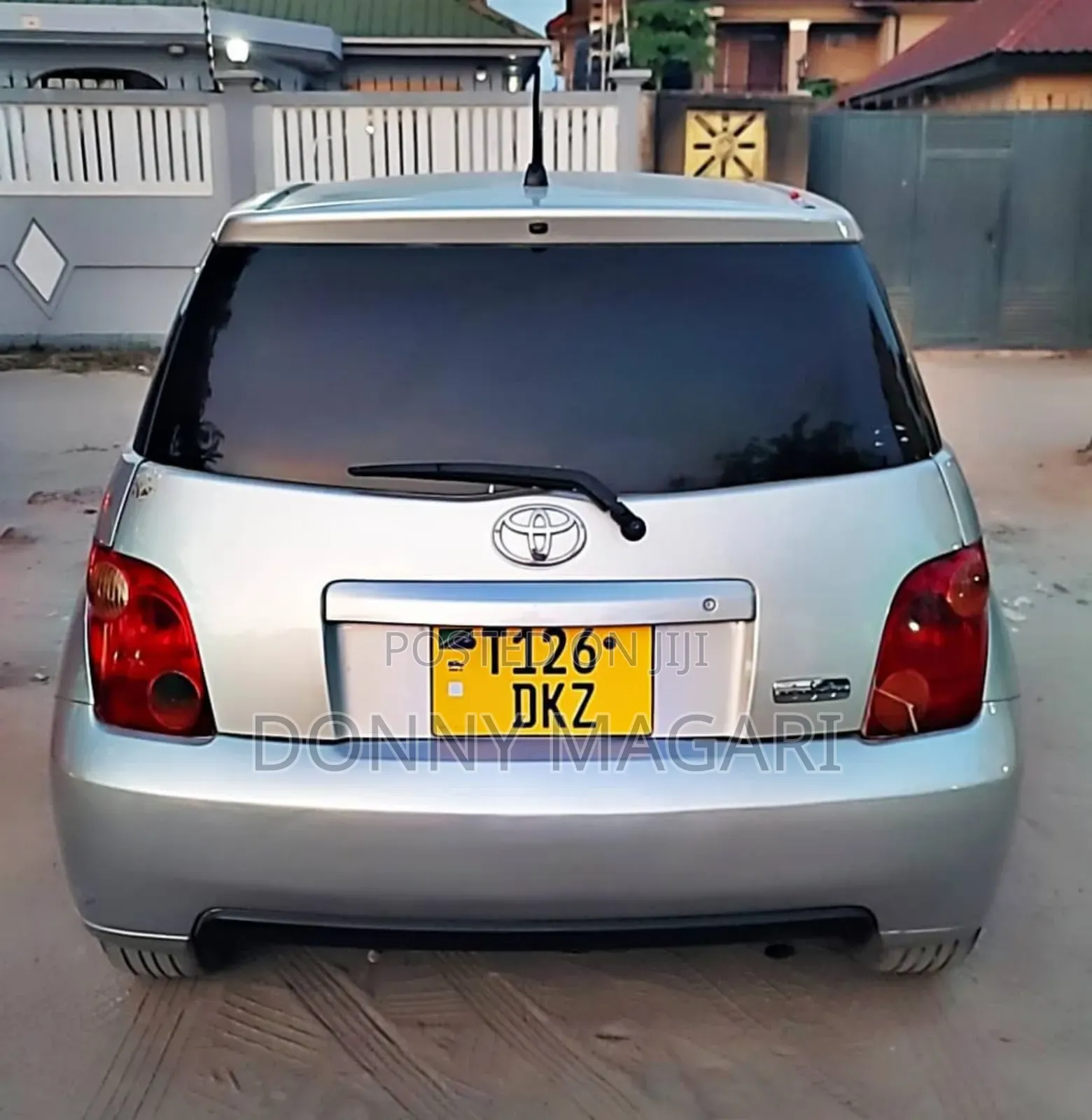 Toyota IST 2004 Silver