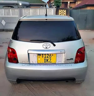 Toyota IST 2004 Silver