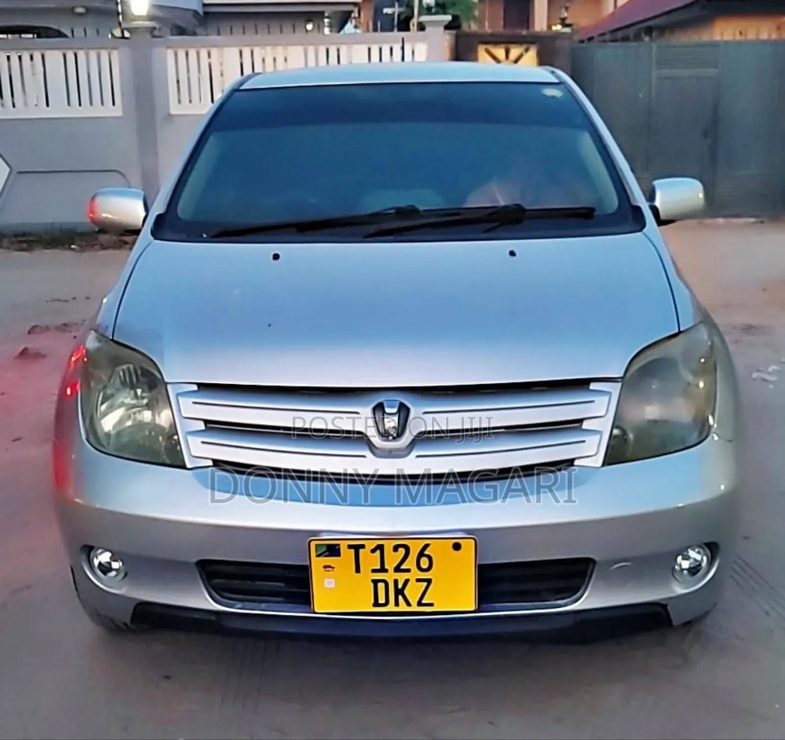 Toyota IST 2004 Silver