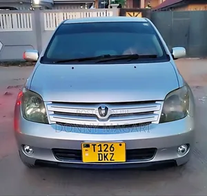 Toyota IST 2004 Silver