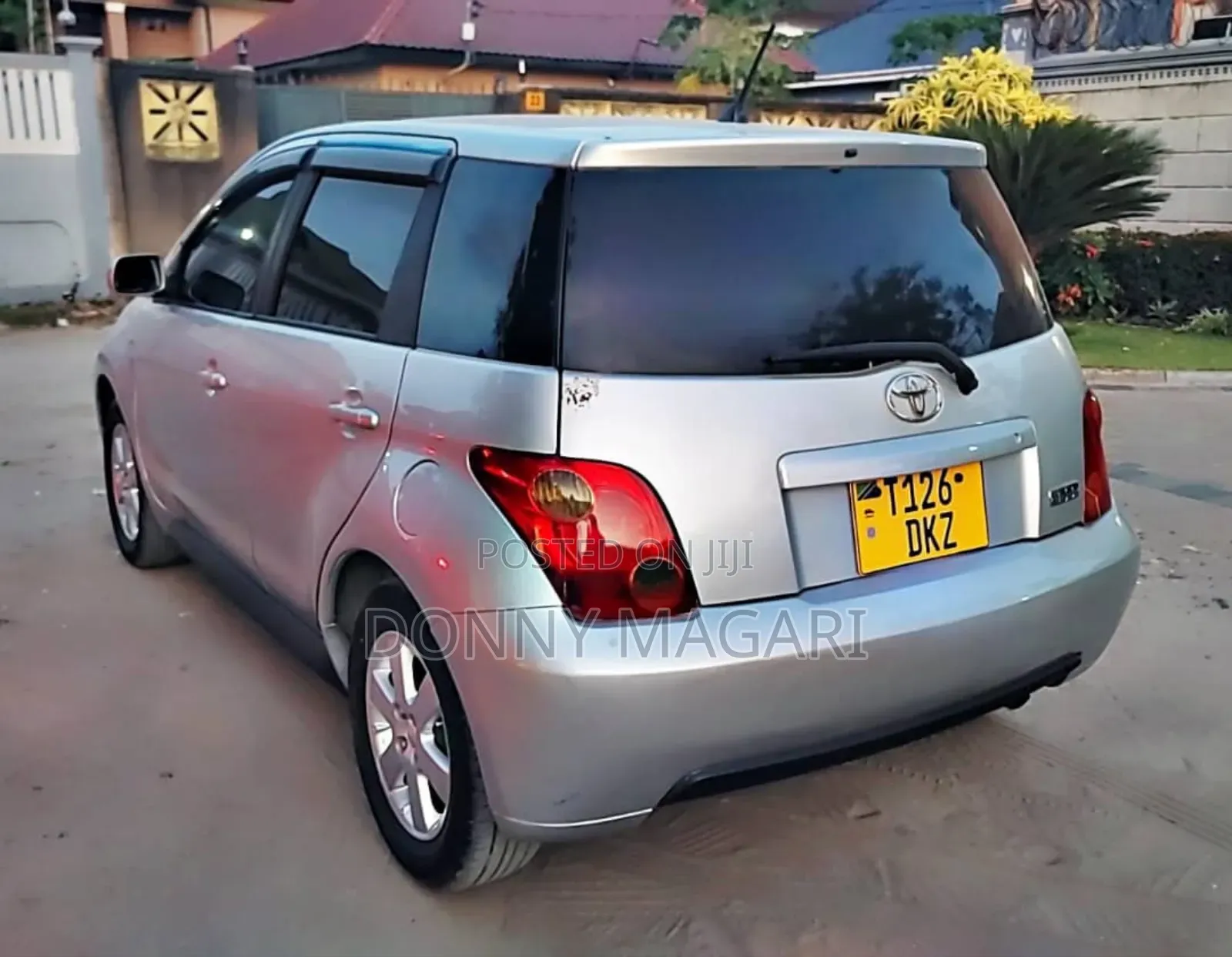 Toyota IST 2004 Silver