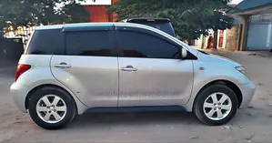 Toyota IST 2004 Silver