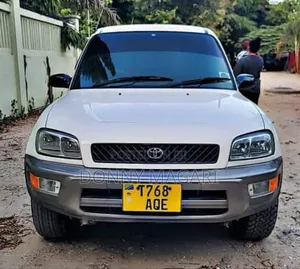 Toyota RAV4 1999 White