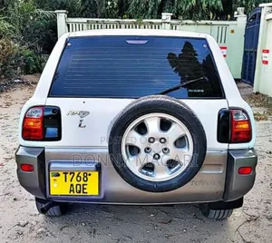 Toyota RAV4 1999 White