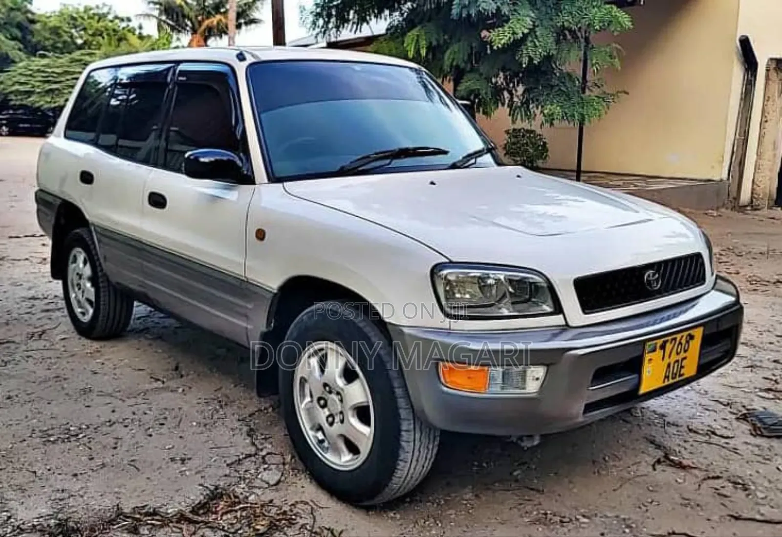 Toyota RAV4 1999 White