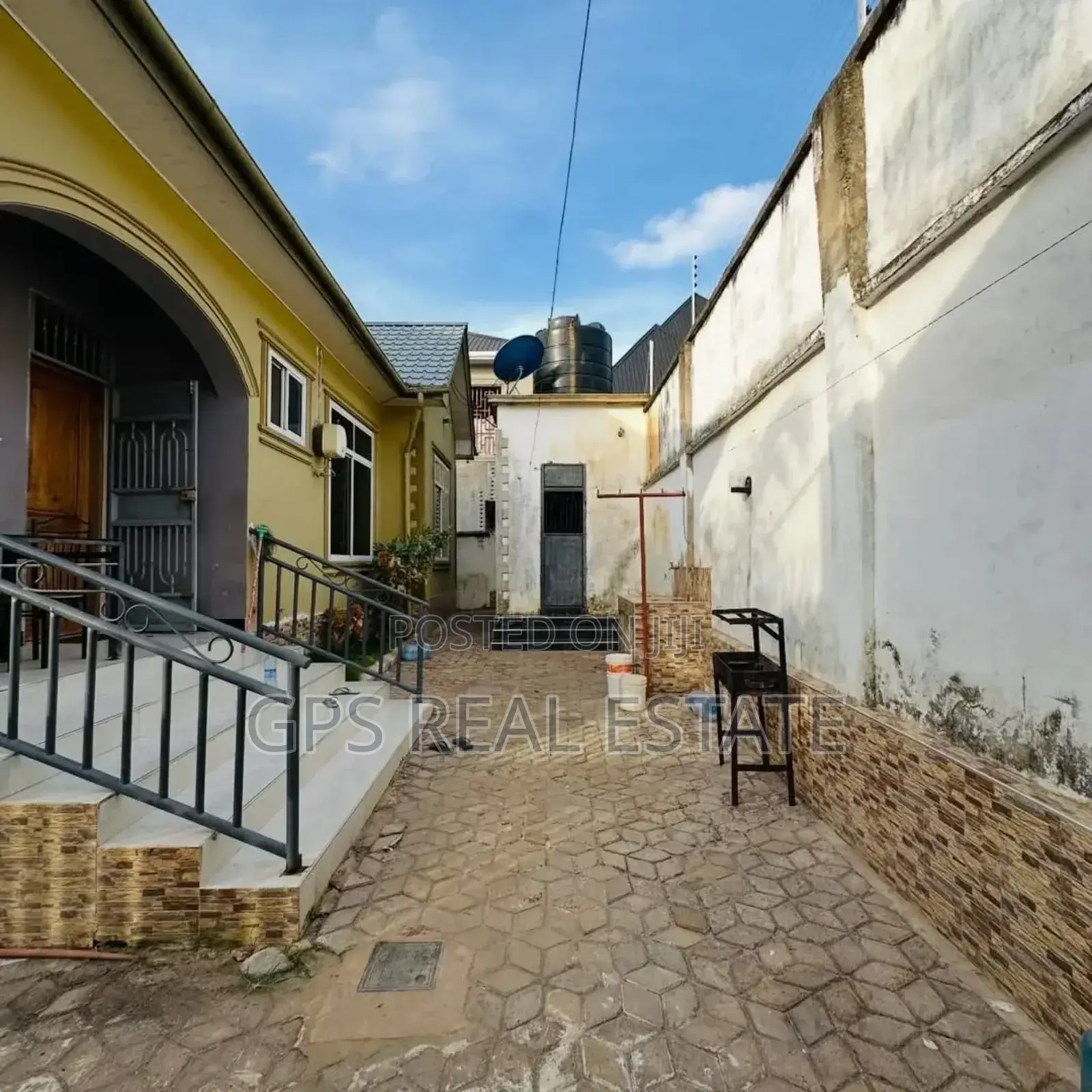 6bdrm House in Kinyerezi Kifuru, Ilala for sale