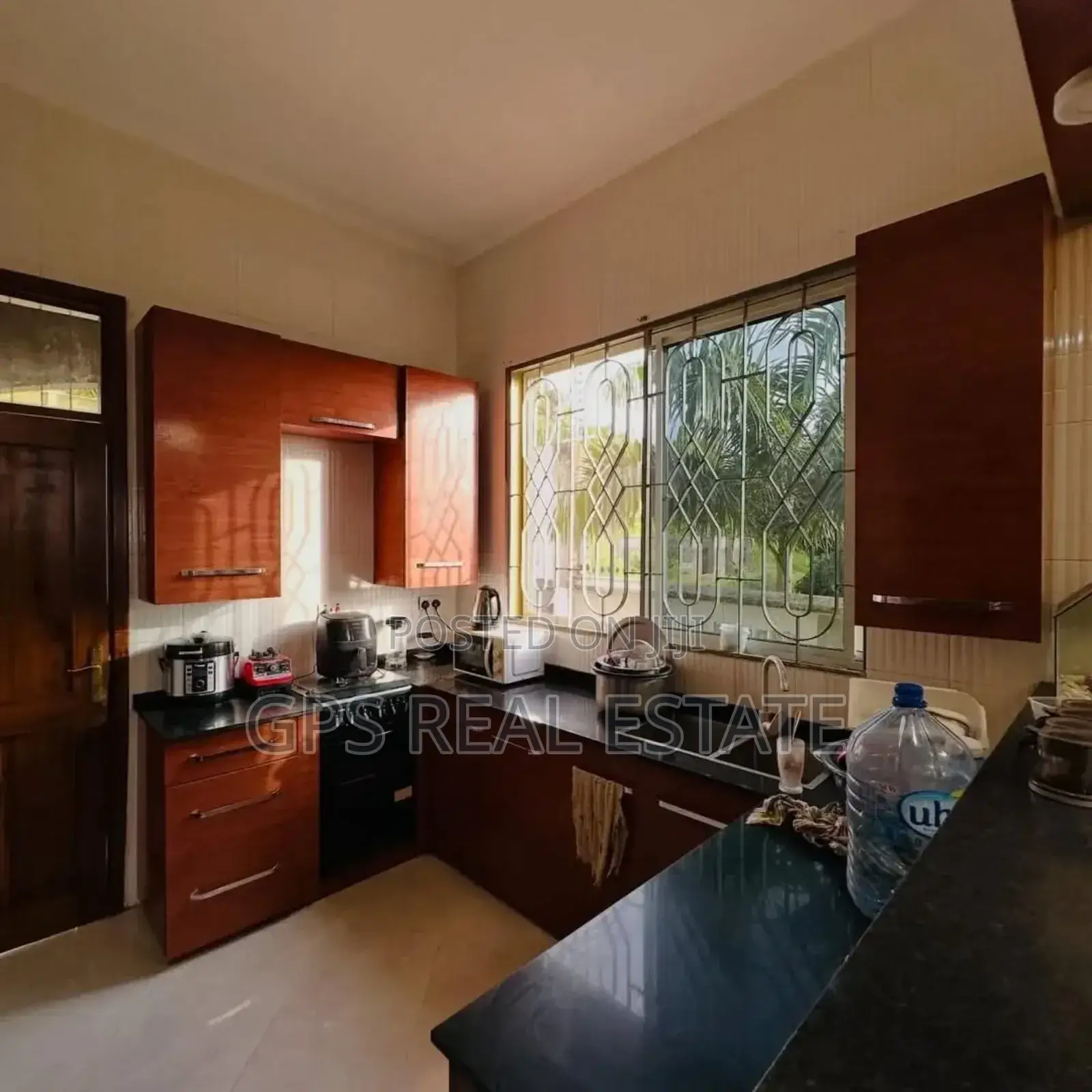 6bdrm House in Kinyerezi Kifuru, Ilala for sale