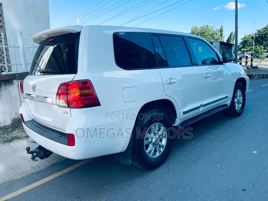 Toyota Land Cruiser 4.5 V8 GL 2013 White