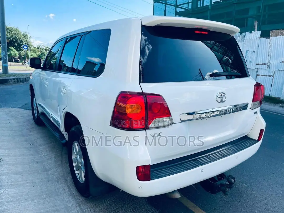 Toyota Land Cruiser 4.5 V8 GL 2013 White