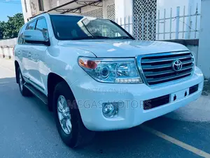Toyota Land Cruiser 4.5 V8 GL 2013 White
