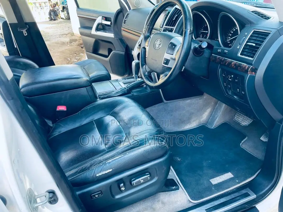 Toyota Land Cruiser 4.5 V8 GL 2013 White