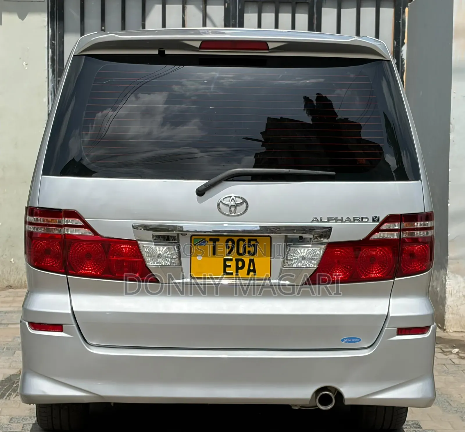 Toyota Alphard 2.4 Petrol AWD 2006 Silver