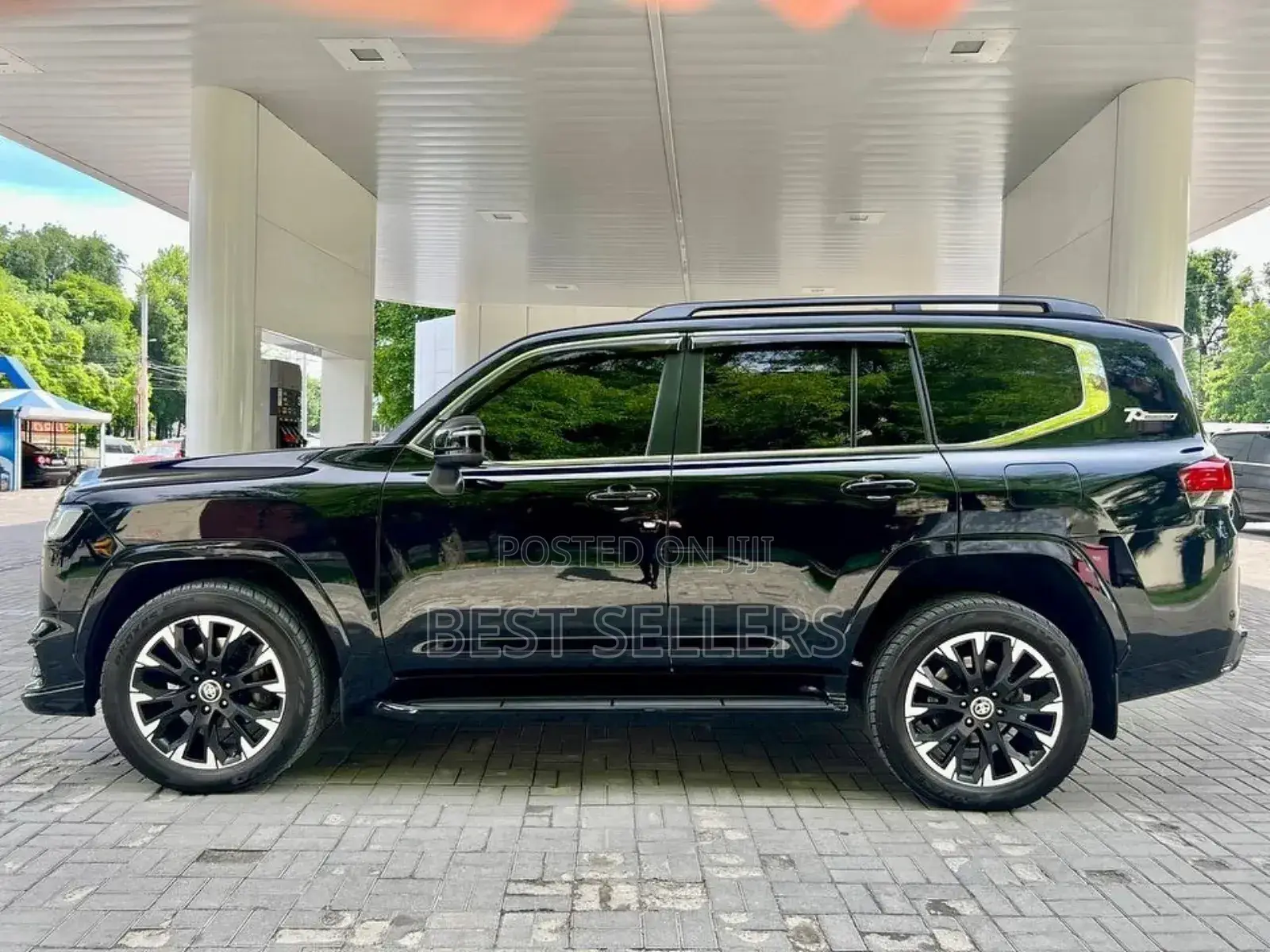 Toyota Land Cruiser LC300 2024 Black