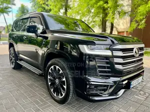 Toyota Land Cruiser LC300 2024 Black