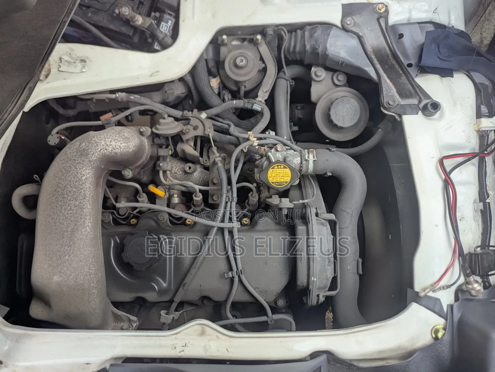 Toyota HiAce 2000 White