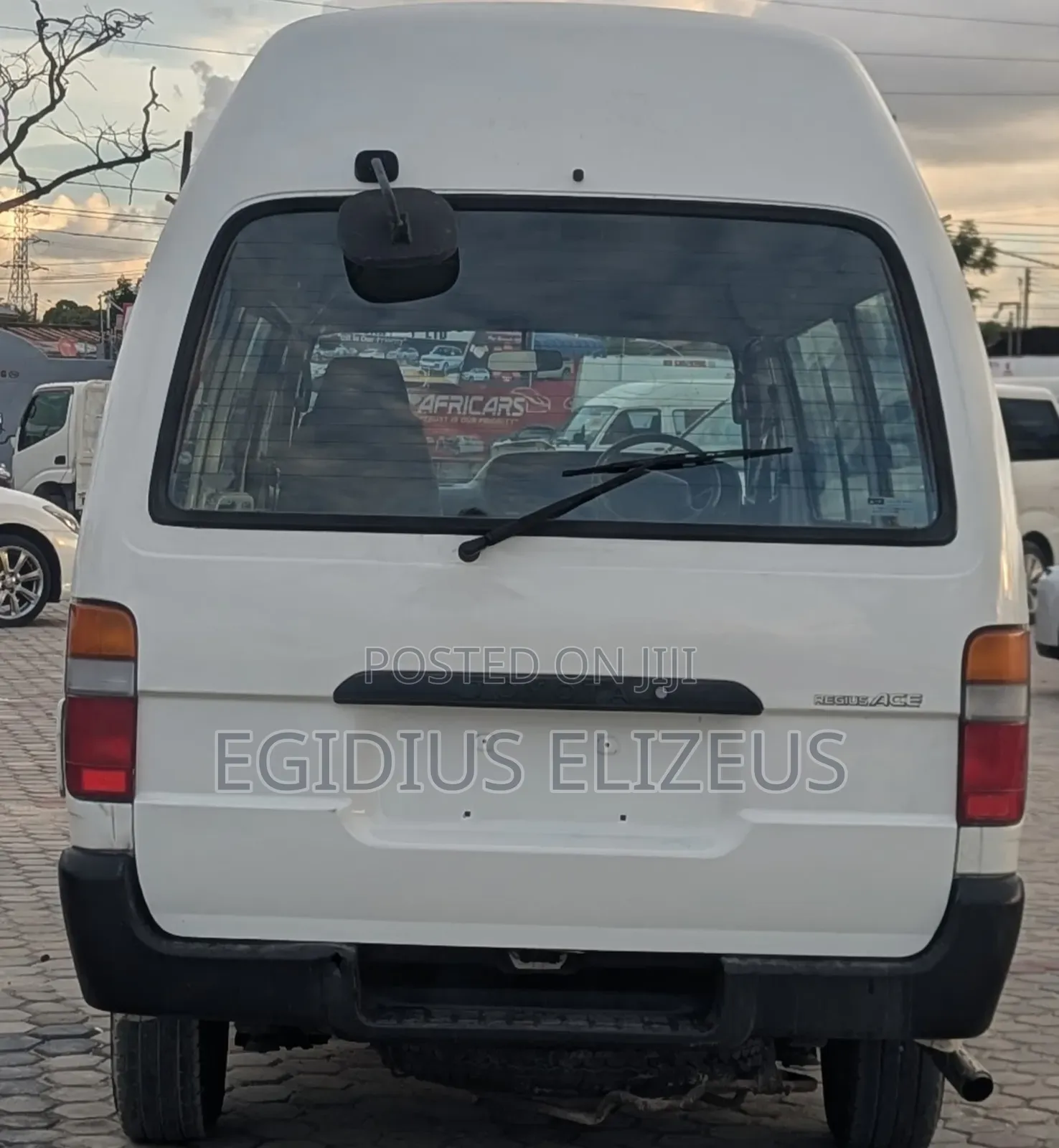 Toyota HiAce 2000 White