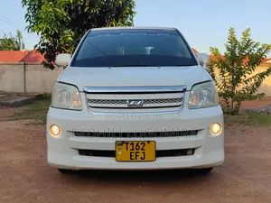 Toyota Noah 2006 White