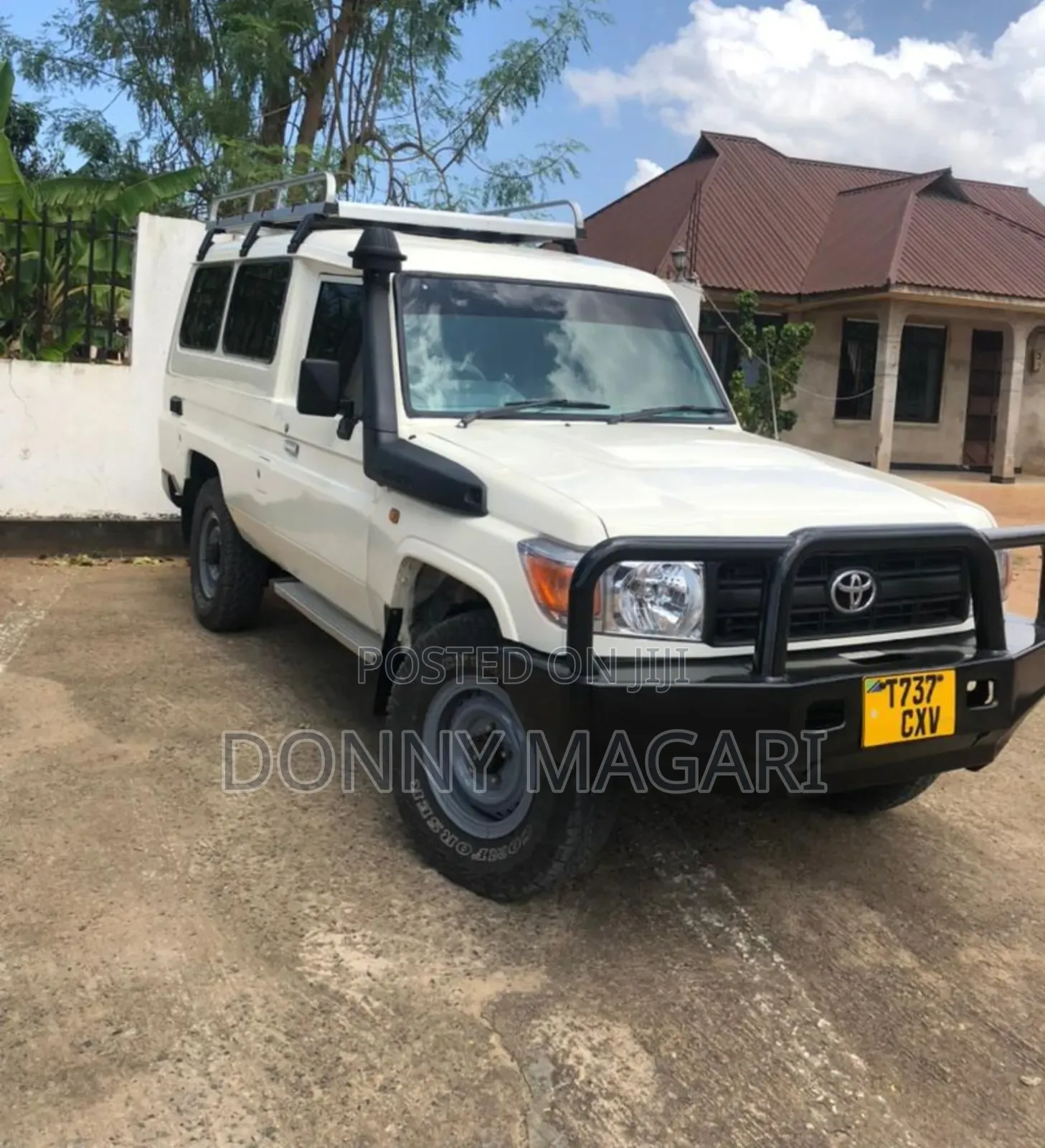 Toyota Land Cruiser 2001 White