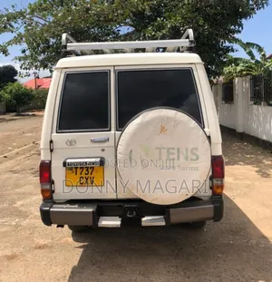 Toyota Land Cruiser 2001 White