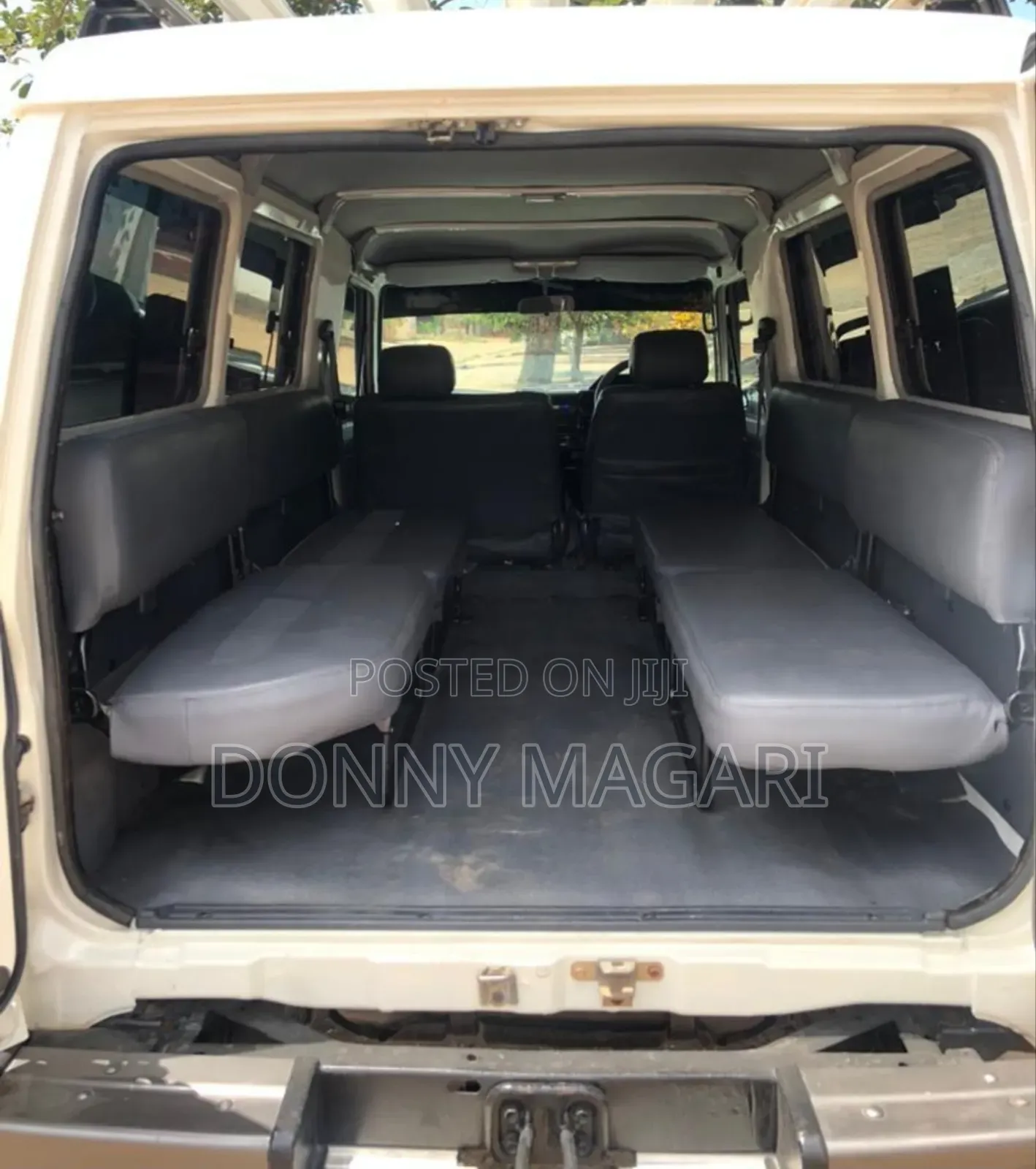 Toyota Land Cruiser 2001 White