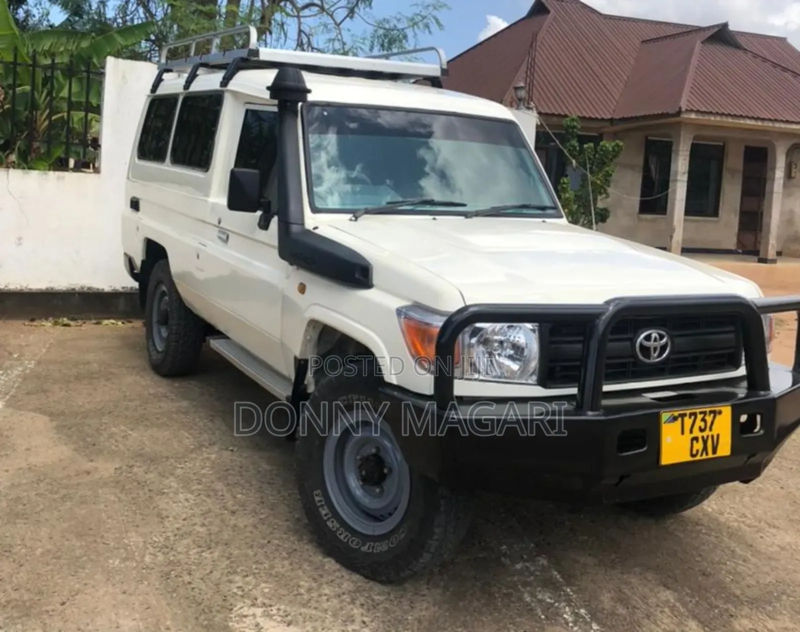 Toyota Land Cruiser 2001 White
