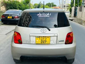 Toyota IST 2005 Silver