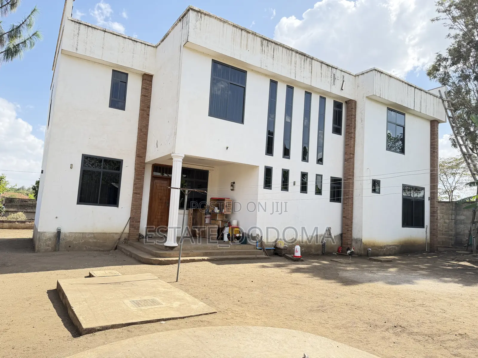 4bdrm Mansion in Tengeru Doluti, Arusha for sale
