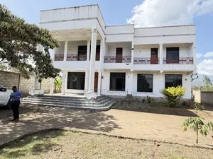 4bdrm Mansion in Tengeru Doluti, Arusha for sale