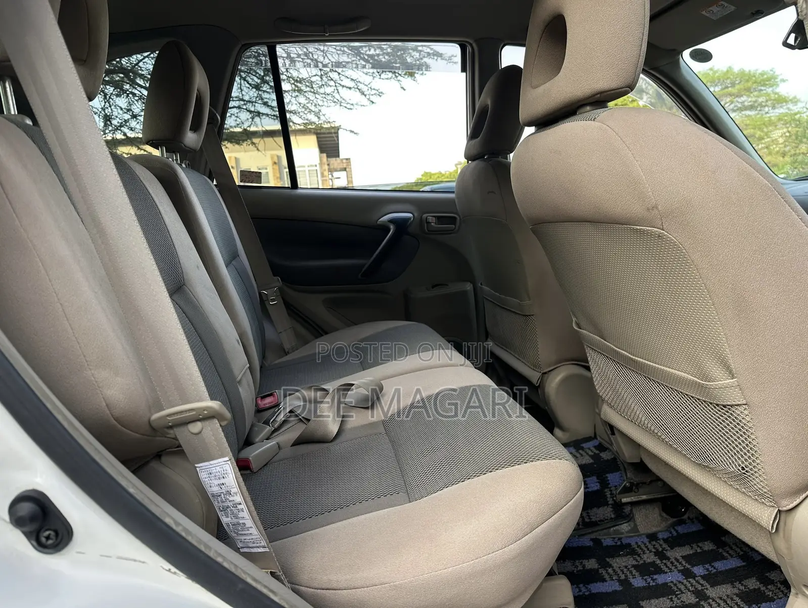 Toyota RAV4 2001 White