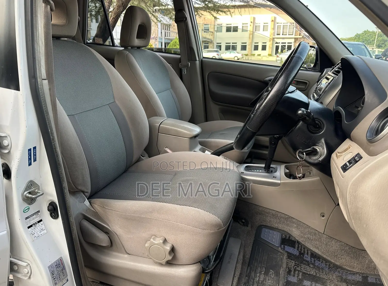 Toyota RAV4 2001 White